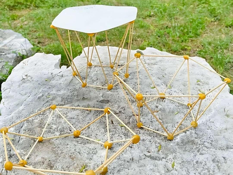 Hexagonale Wabentische: Modulares Design für moderne Lernräume